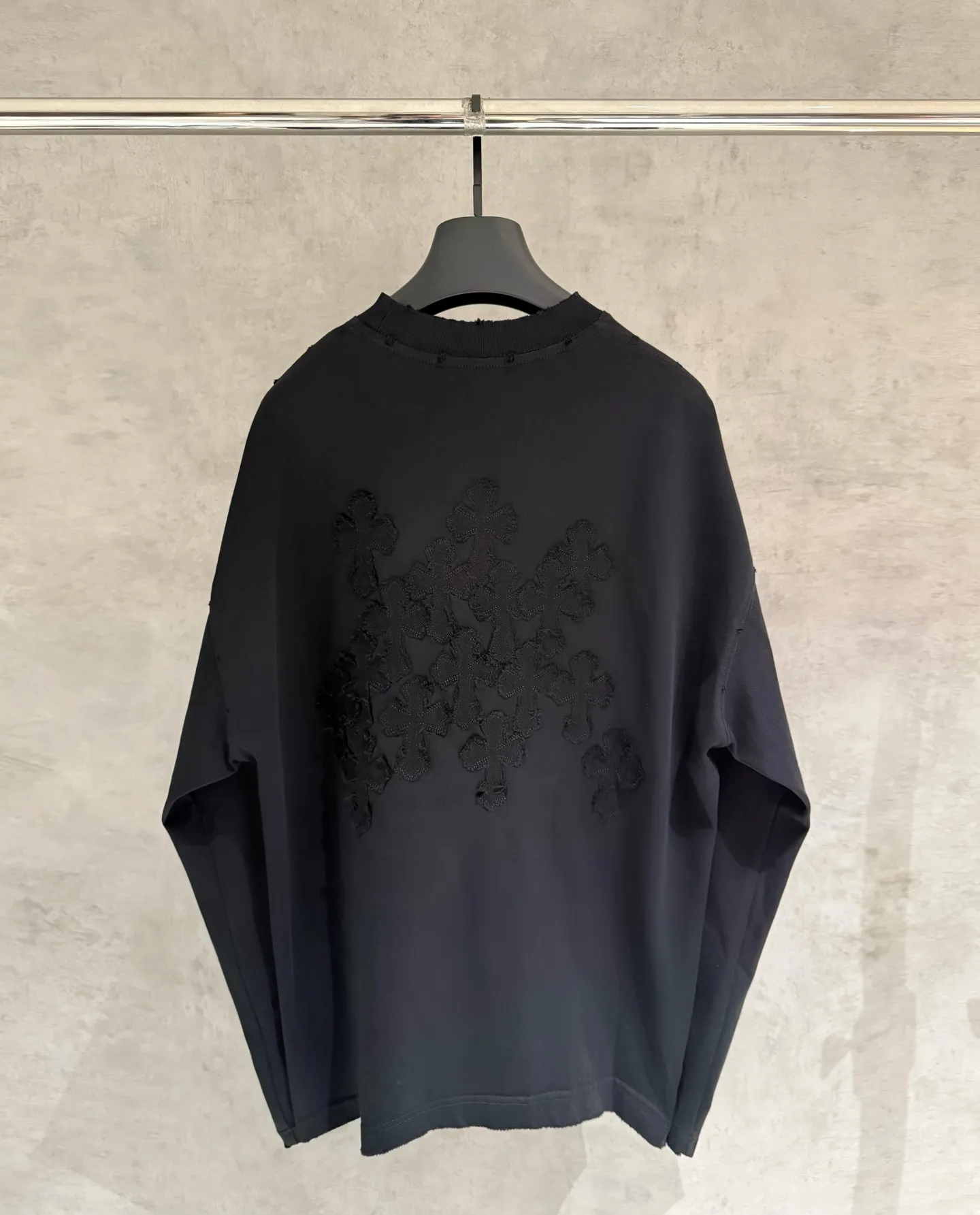 🅿️360 [Strict quality control] CH Croixin's new long-sleeved sweatshirt T-shirt. Heavy 340g double yarn fabric. Wash the whole garment twice. Frayed and torn on all four sides. Heavy fabric. The neckline is made of icy Salona. Loose fit. Deep, wide and stylish. No deformation or shrinkage. Color: 3 colors, black, white and gray. Size: M-2xl